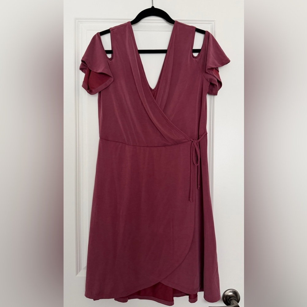 Dex Mauve Wrap Dress with Flutter Sleeves Size Large (never worn)